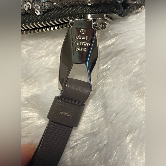 Louis Vuitton Clutch - Picture 5 of 12